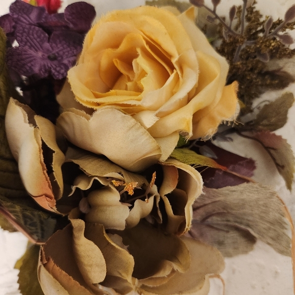 Elegant Floral Bouquet with Red and Yellow Accents - Picture 2 of 7